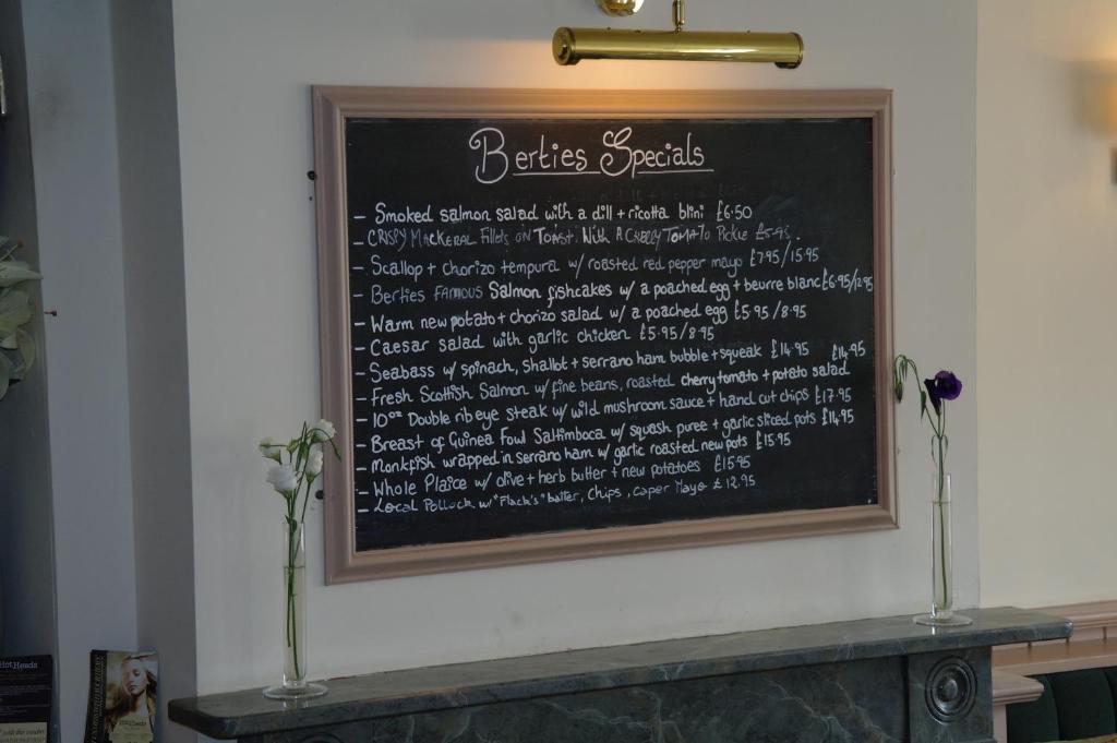 拉姆西 Berties酒店 外观 照片